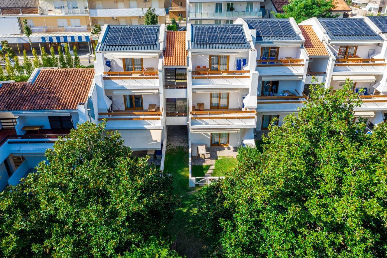 Villaggio Los Nidos Lignano Sabbiadoro Bagian luar foto